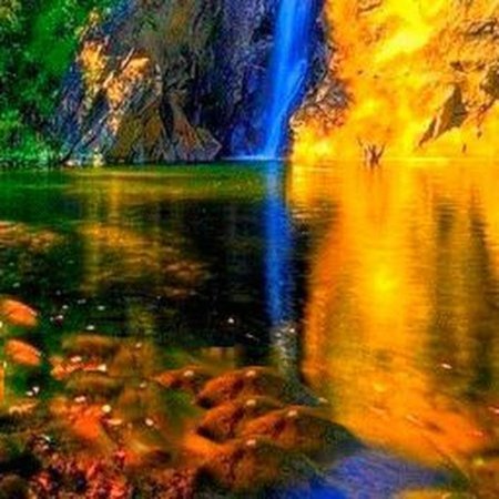 Сверкающие водопад