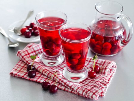 Компот из свежих ягод