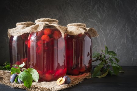Компоты в банках