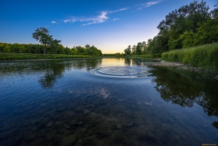 Красивая река