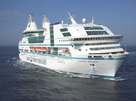 Паром круизный лайнер