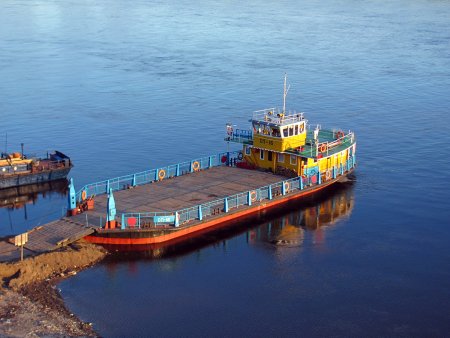 Речная баржа сухогруз