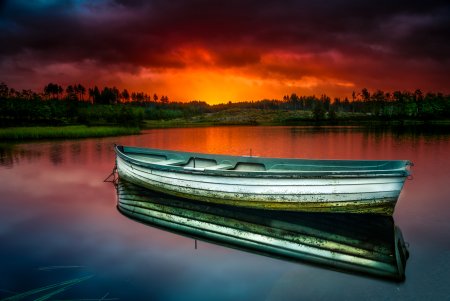 Лодка на реке