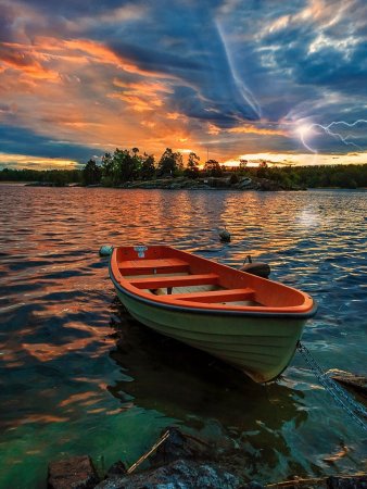 Лодка на озере