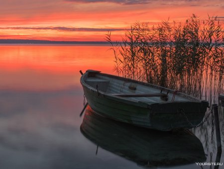 Одинокая лодка