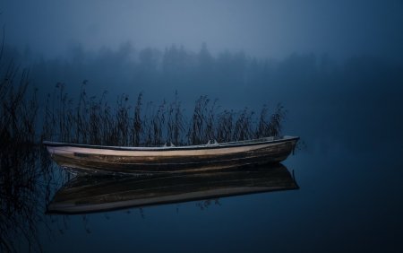 Лодка на воде