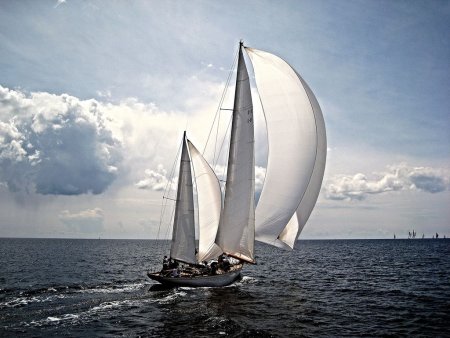 Надутые паруса