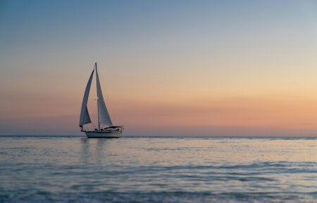 Яхта на закате