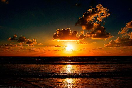 Закат на море