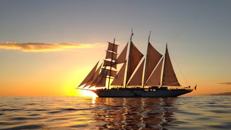 Парусник красивый фон