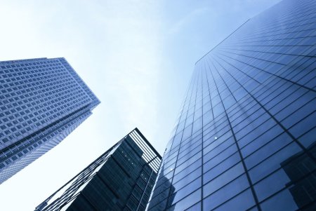 Небоскребы вид снизу вверх