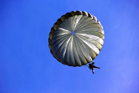Купол парашюта вблизи