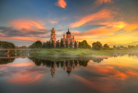 Храм старой Руссы пейзаж