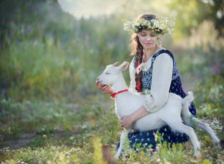 Девушка с козленком