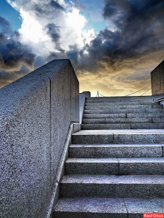 Картина со ступеньками