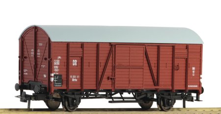 Товарный вагон сбоку