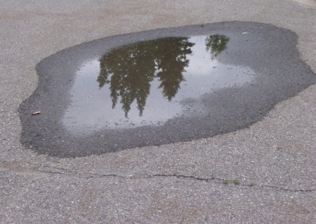 Вода на асфальте