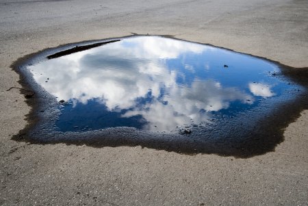 Вода на асфальте