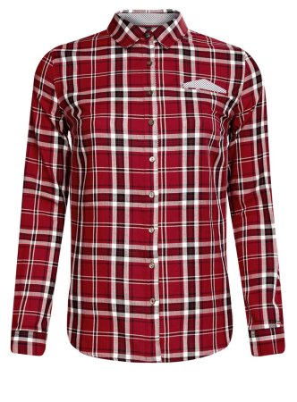 Рубашка на белом фоне