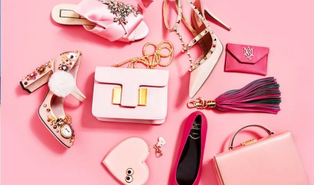 Розовые аксессуары