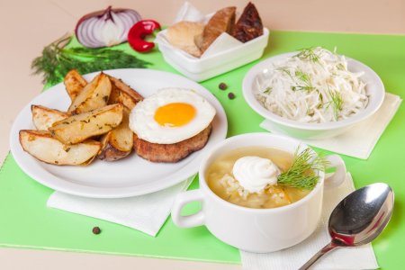 Обед из трех блюд