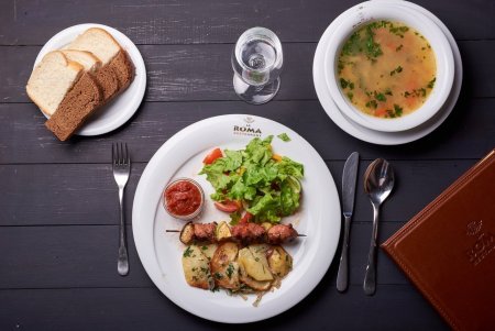 Обед в кафе