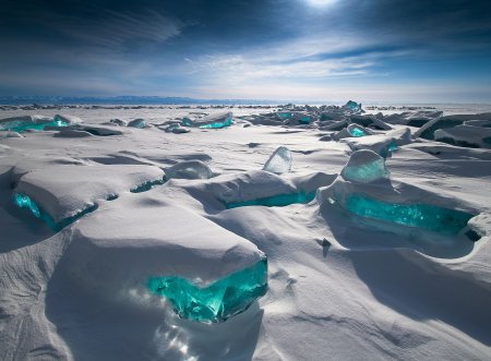 Озеро Байкал лед изумрудный