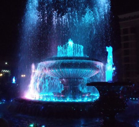 Поющие фонтаны, иллюминация Астаны