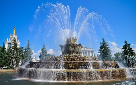 Московский фонтан каменный цветок