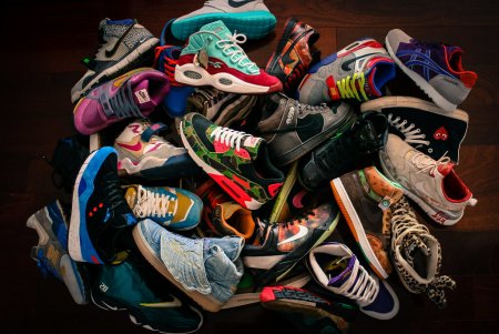 Много кроссовок найк