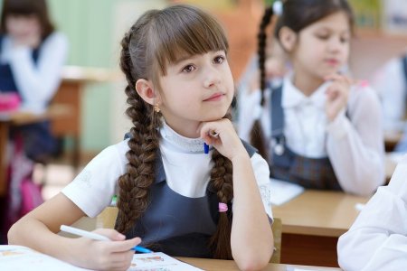Девочка с сумкой мультяшка