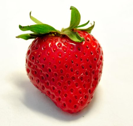 Клубника одна ягода