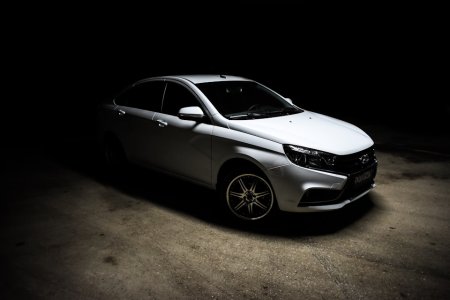 Лада Веста черно белая