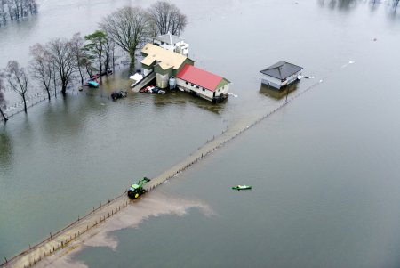 Наводнение в природе