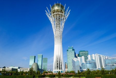 Казахстан монумент Байтерек