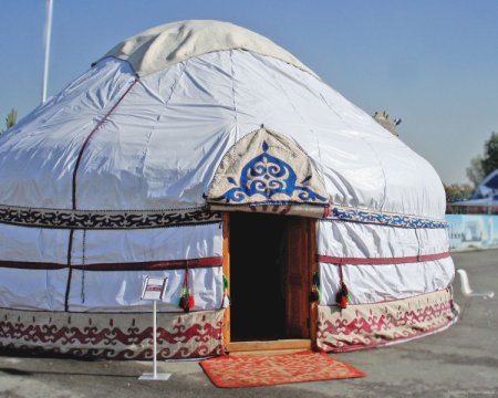 Восьмистенная бурятская юрта