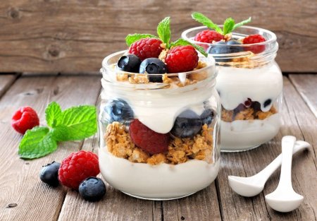 Йогурт с фруктами