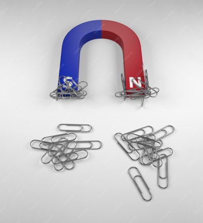 Магнит притягивает скрепки