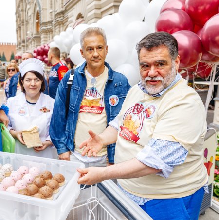 Мороженщик в ГУМЕ