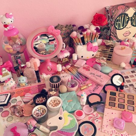 Много косметики