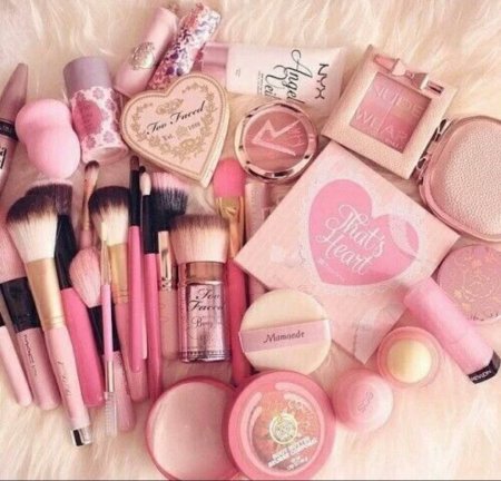Косметика в розовых тонах