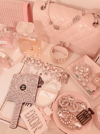 Розовые вещи для девушек