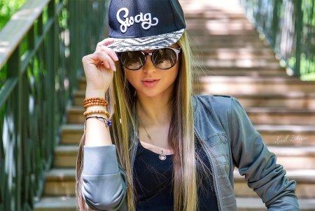 Крутая девушка