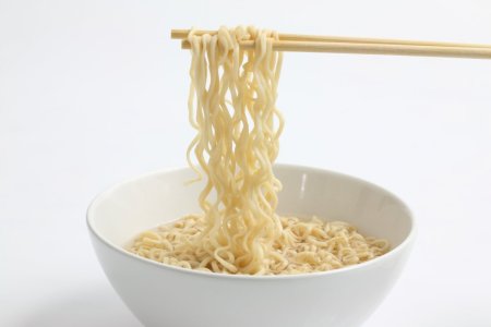 Лапша свисает