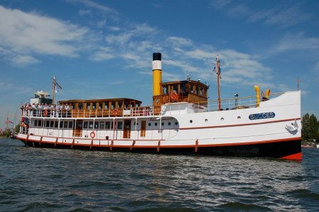 Пароходы и теплоходы корабли