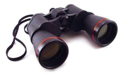 Бинокль на белом фоне