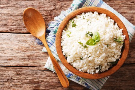 Рис в тарелке