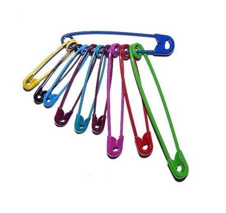 Булавка на белом фоне