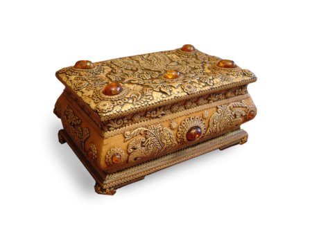 Шкатулка на белом фоне