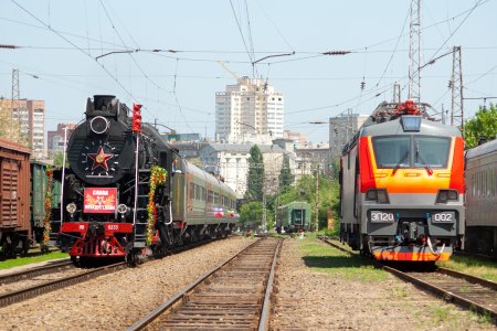 Локомотив-паровоз,тепловоз ,электровоз